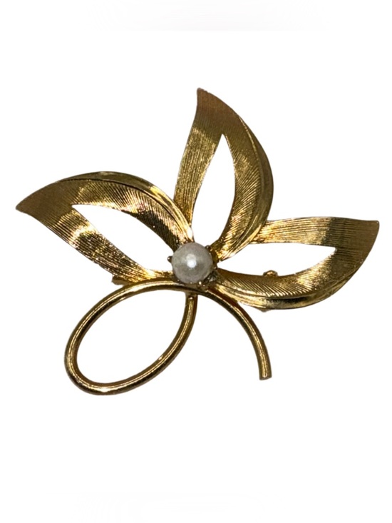 JJ Company Jewelry - Vintage JJ Company Gold Floral Leaf Brooch